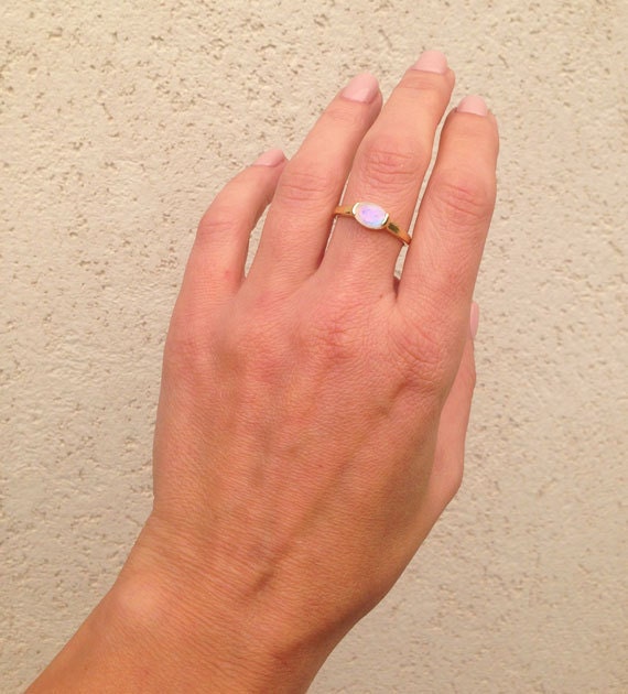 East-West Oval Rainbow Moonstone Simple Ring - H.L.Jewelry