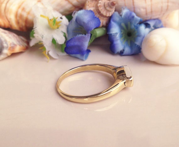 East-West Oval Rainbow Moonstone Simple Ring - H.L.Jewelry