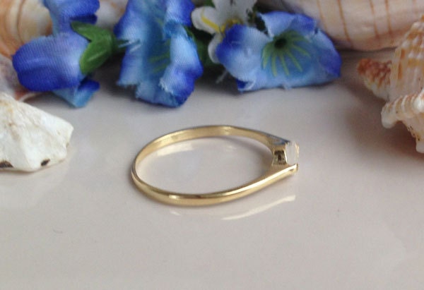 East-West Oval Rainbow Moonstone Simple Stackable Ring - H.L.Jewelry