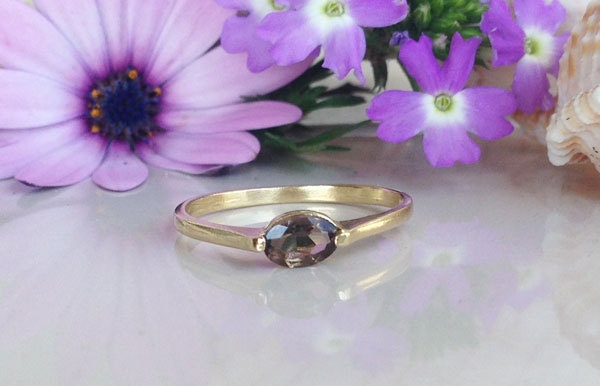 East-West Oval Smoky Quartz Simple Stackable Ring - H.L.Jewelry