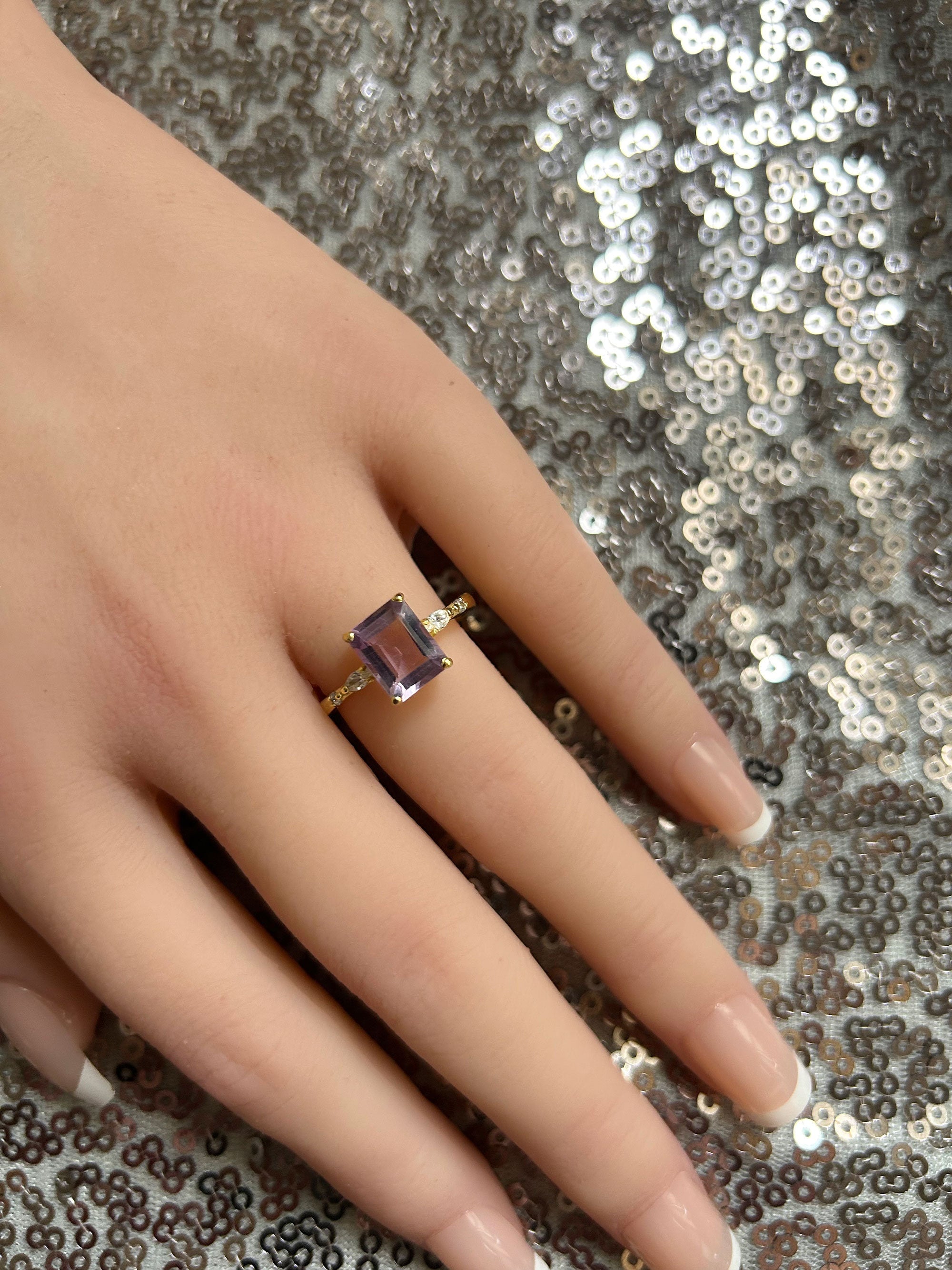 Emerald-Cut Purple Amethyst Ring with Clear Quartz Accents - H.L.Jewelry