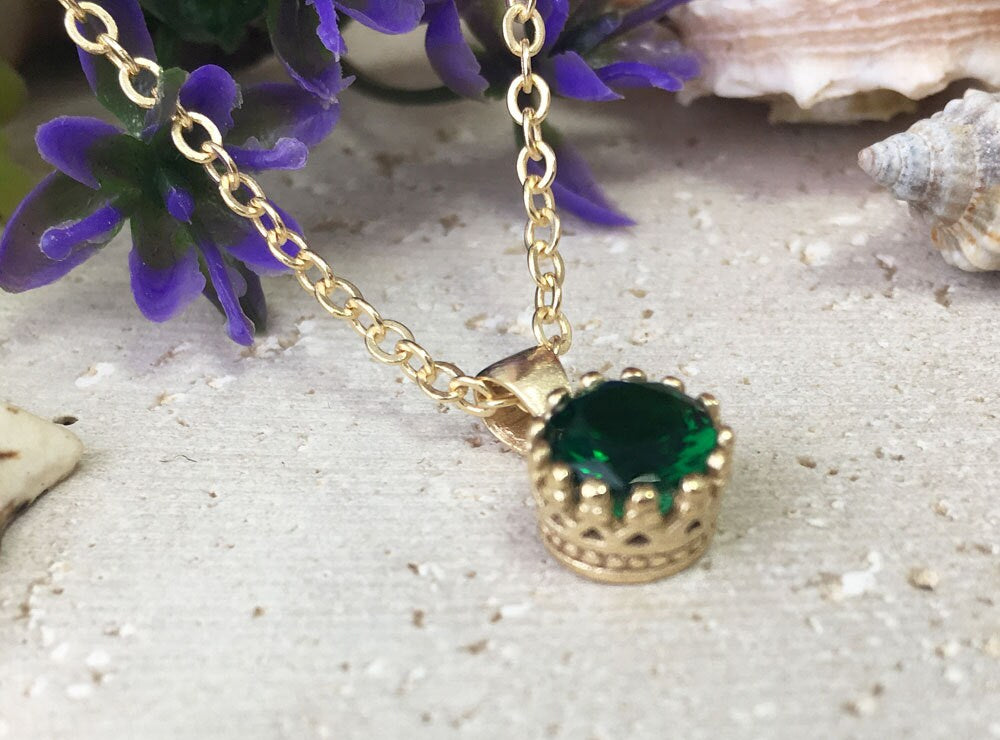 Emerald Round Crown Delicate Chain Necklace - H.L.Jewelry