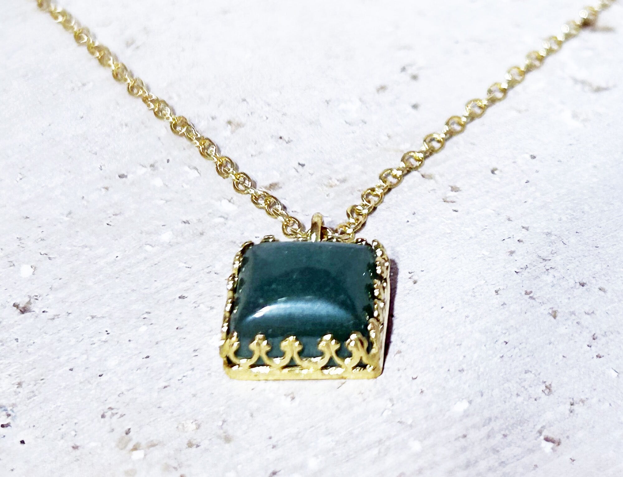 Green Agate Square Crown Delicate Chain Necklace - H.L.Jewelry