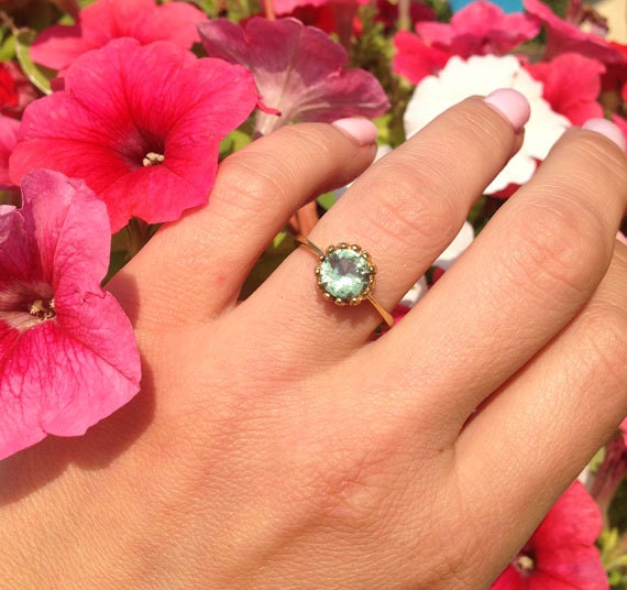 Green Sapphire Gemstone Round Crown Ring - H.L.Jewelry