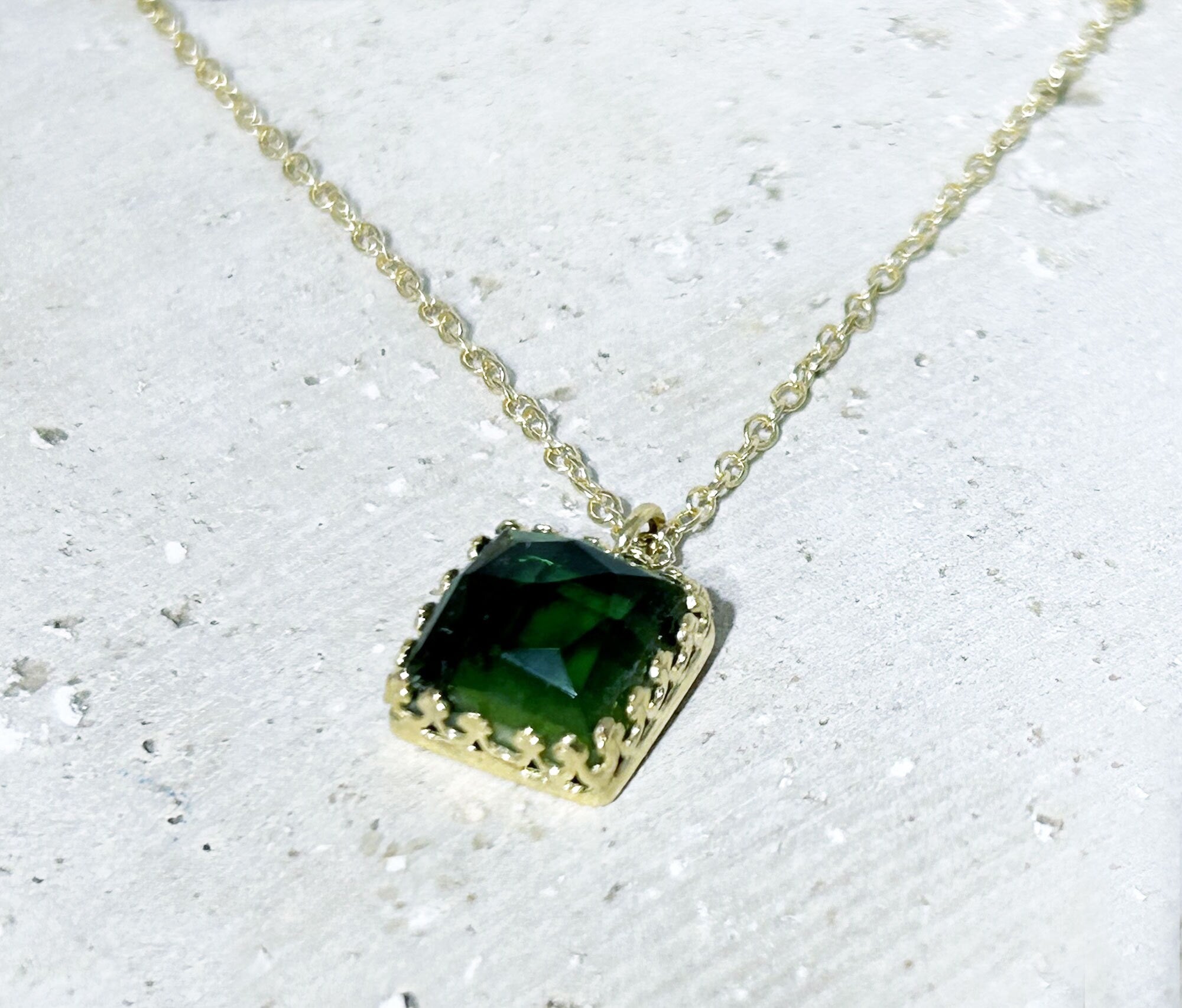 Green Tourmaline Square Crown Delicate Chain Necklace - H.L.Jewelry