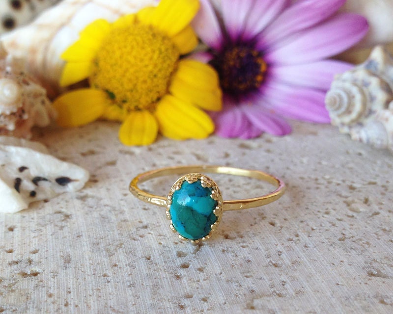 Green Turquoise Oval Crown Simple Hammered Band Ring - H.L.Jewelry