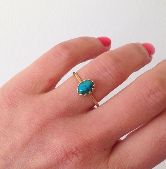 Green Turquoise Oval Crown Simple Hammered Band Ring - H.L.Jewelry