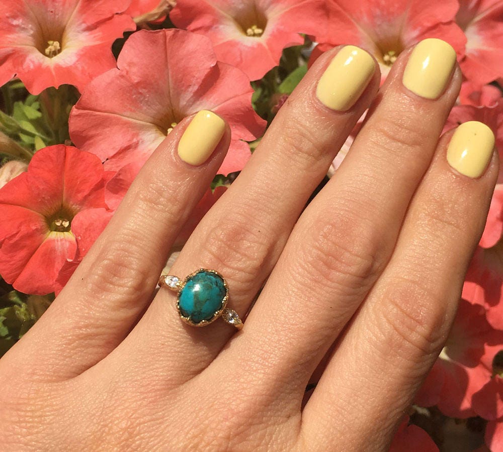 Green Turquoise Vintage Oval Crown Ring with Clear Quartz Accents - H.L.Jewelry