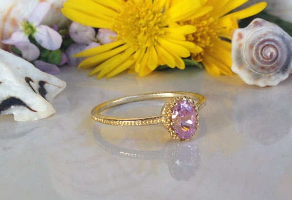 October Birthstone Oval Rose Quartz Simple Hammered Band Ring - H.L.Jewelry