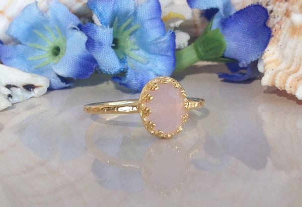 October Birthstone Oval Rose Quartz Simple Hammered Band Ring - H.L.Jewelry