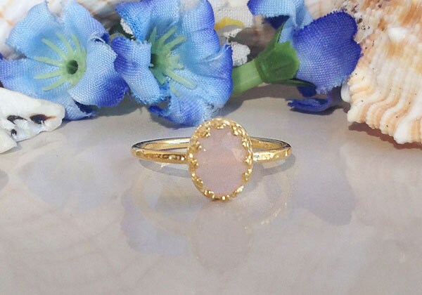 October Birthstone Oval Rose Quartz Simple Hammered Band Ring - H.L.Jewelry