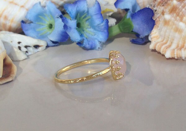 October Birthstone Oval Rose Quartz Simple Hammered Band Ring - H.L.Jewelry