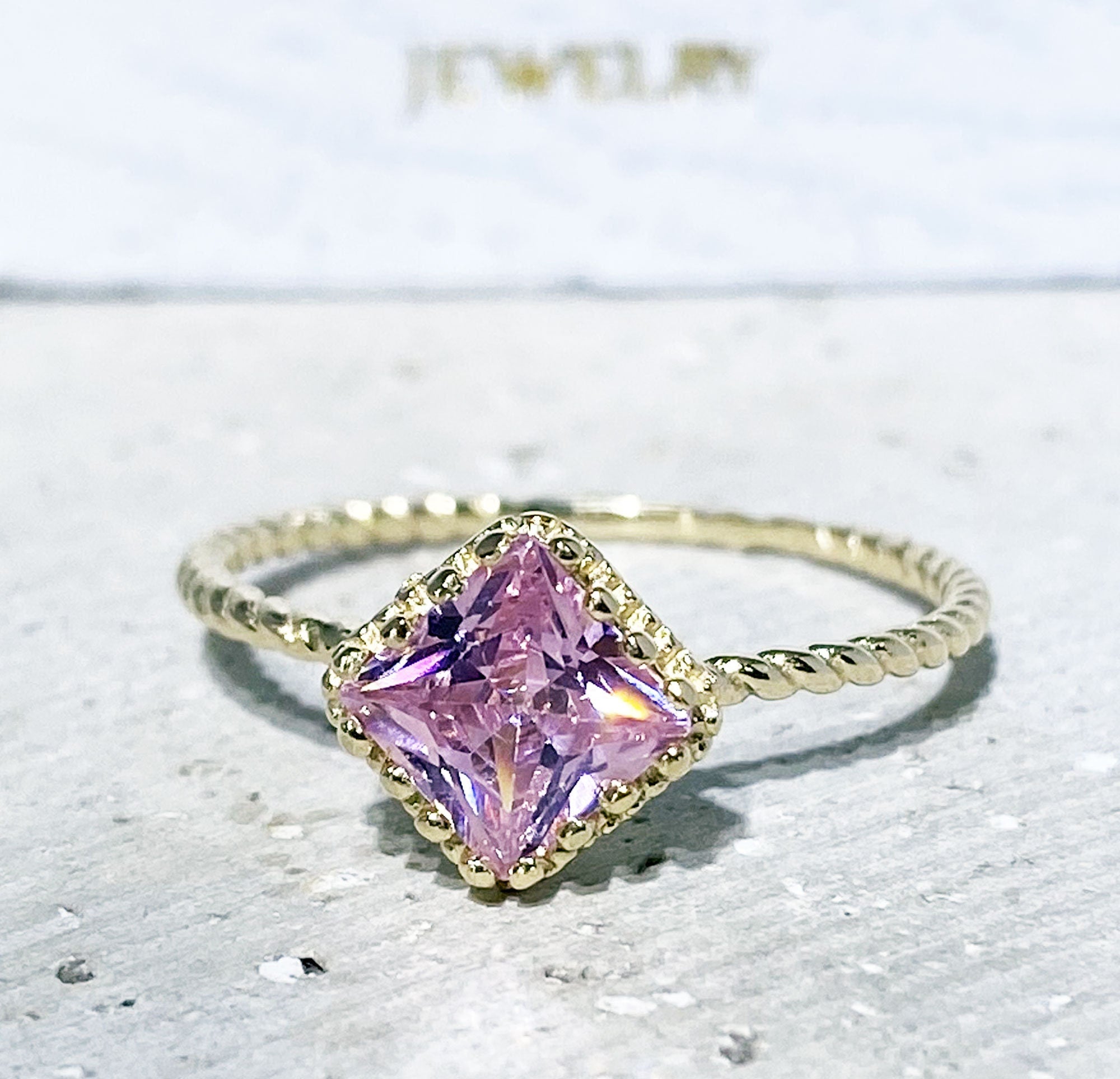 October Birthstone Rose Quartz Square Crown Simple Twist Band Ring - H.L.Jewelry