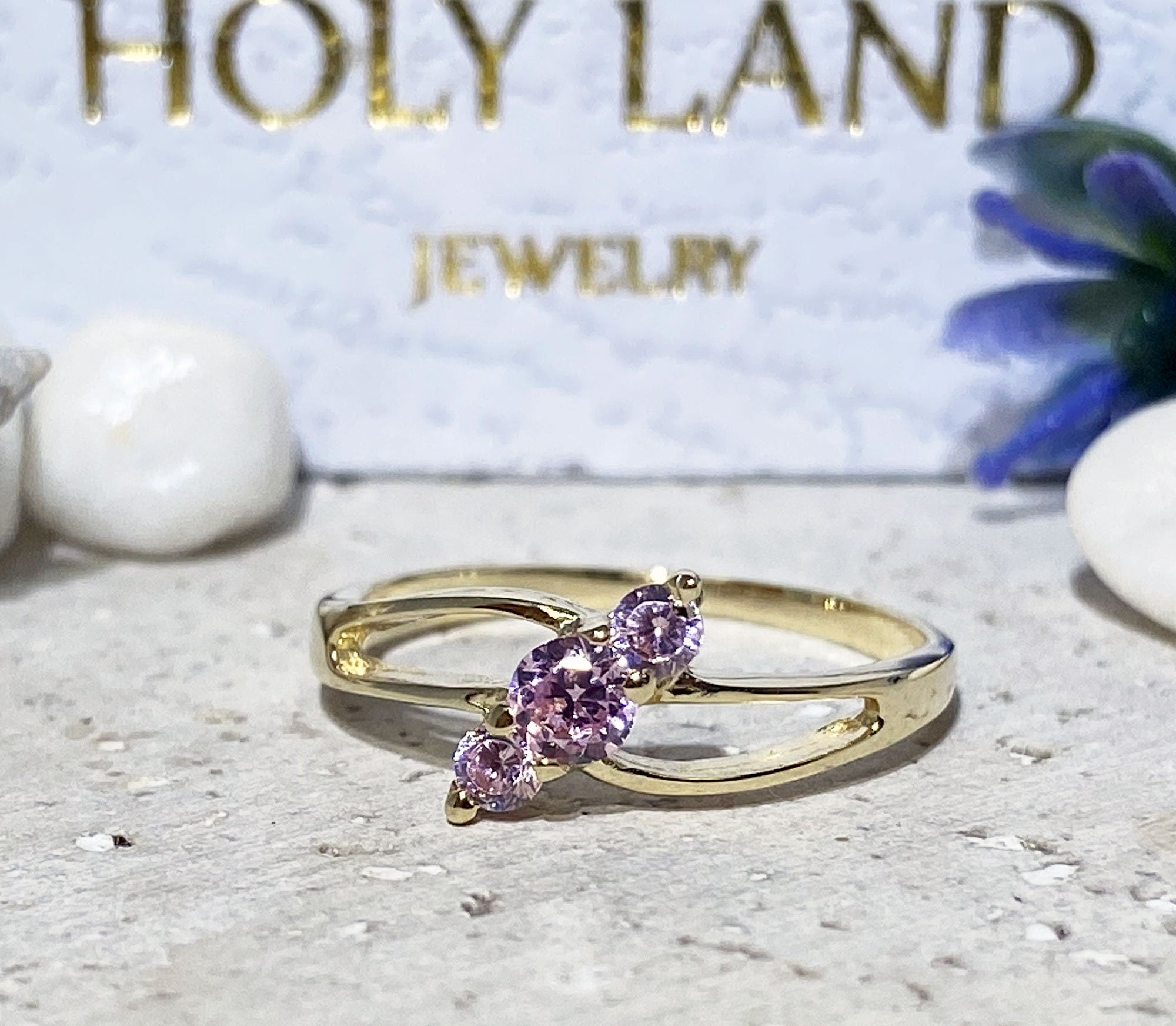 October Birthstone Round Rose Quartz Three-Stone Simple Ring - H.L.Jewelry