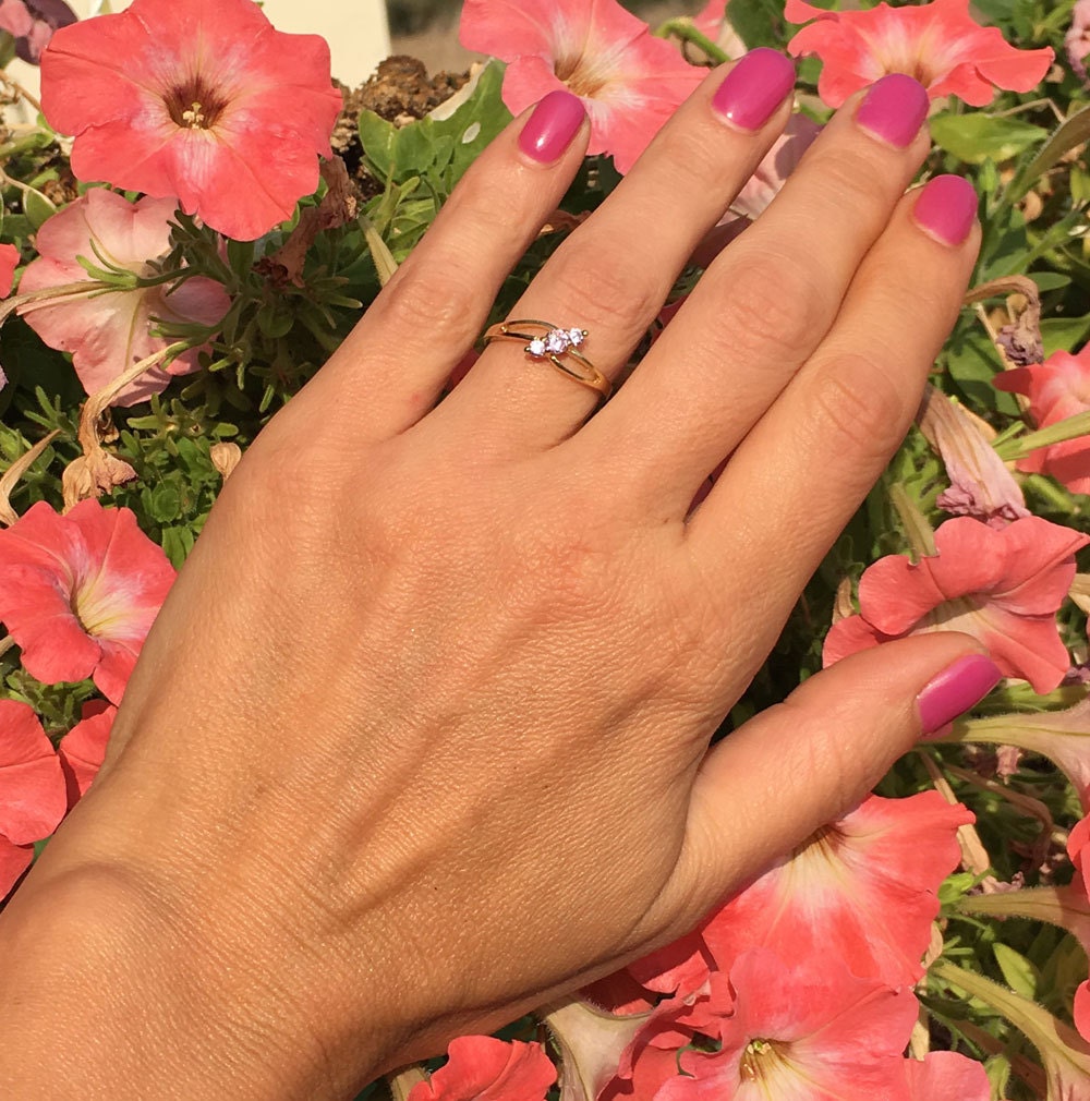 October Birthstone Round Rose Quartz Three-Stone Simple Ring - H.L.Jewelry