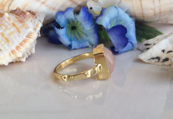 October Birthstone Square Rose Quartz Simple Hammered Band Bezel Ring - H.L.Jewelry
