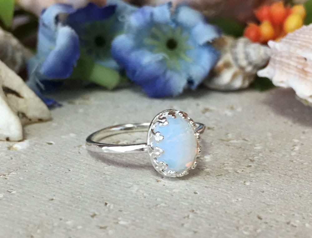 Opalite Oval Crown Simple Hammered Band Ring - H.L.Jewelry
