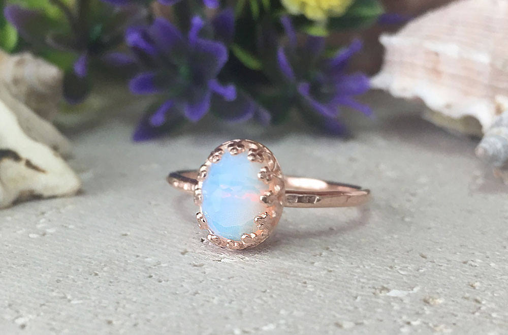 Opalite Oval Crown Simple Hammered Band Ring - H.L.Jewelry
