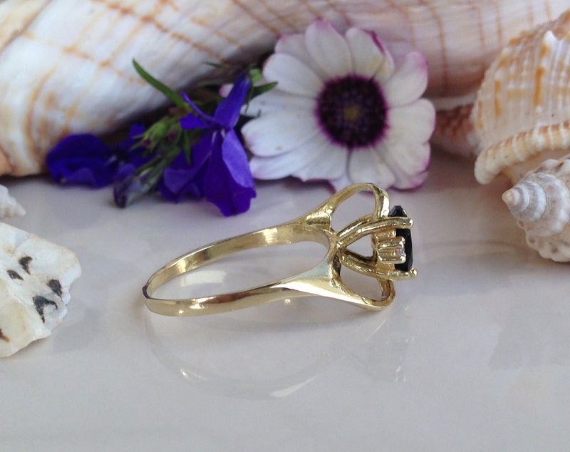 Oval Black Onyx Delicate Ring with Clear Quartz Accents - H.L.Jewelry