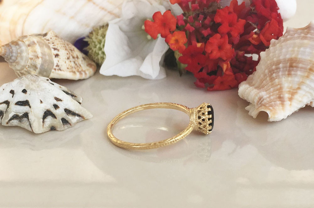 Oval Black Onyx Simple Hammered Band Ring - H.L.Jewelry