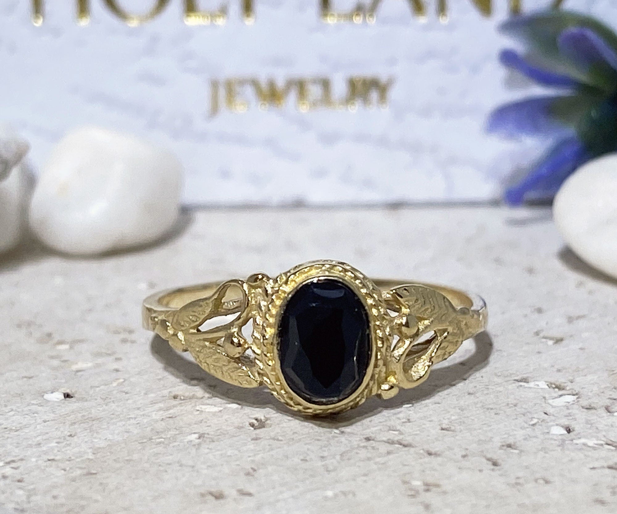 Oval Black Onyx Simple Leaves Ring - H.L.Jewelry
