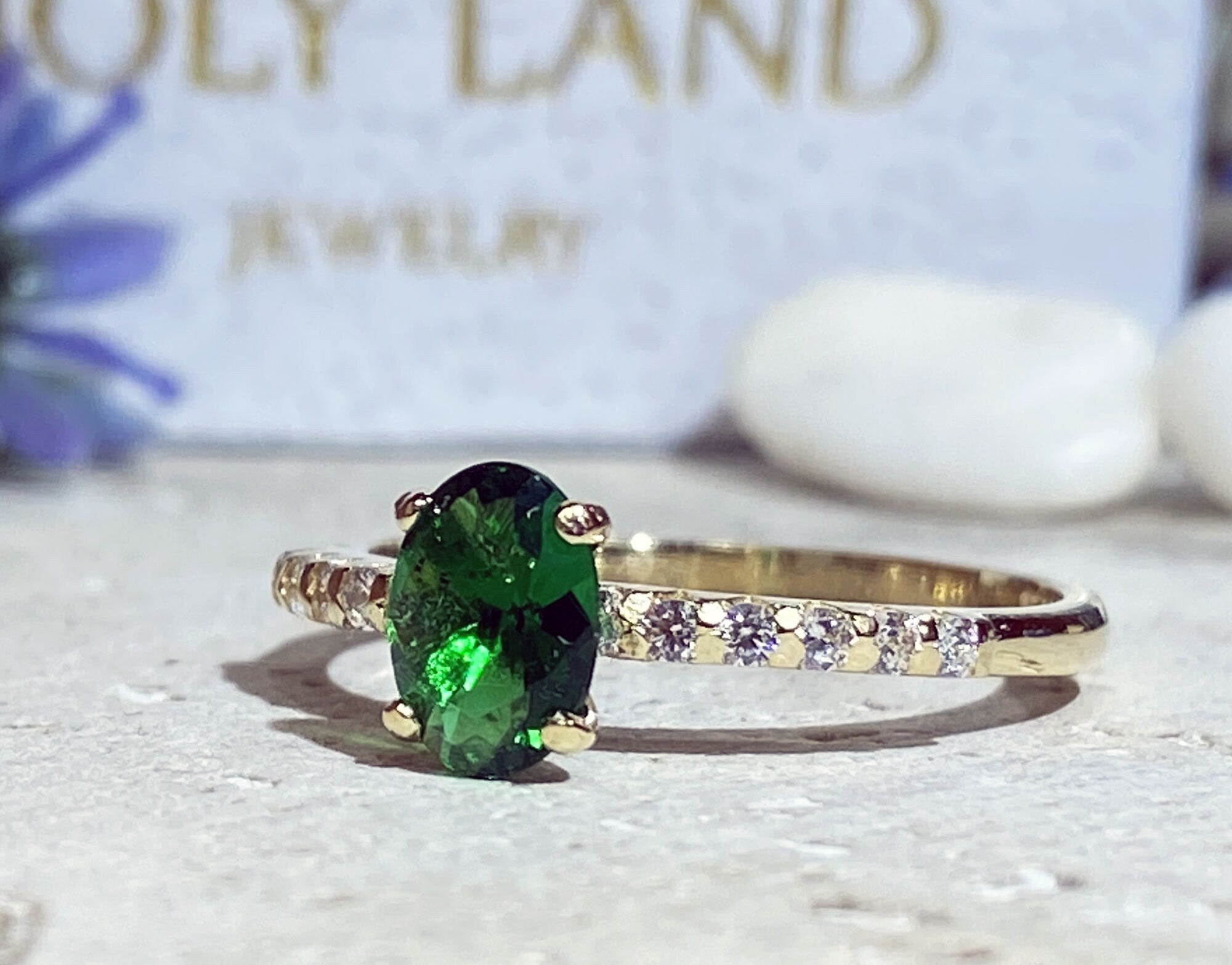 Oval Emerald Gemstone Delicate Ring with Clear Quartz Accents - H.L.Jewelry