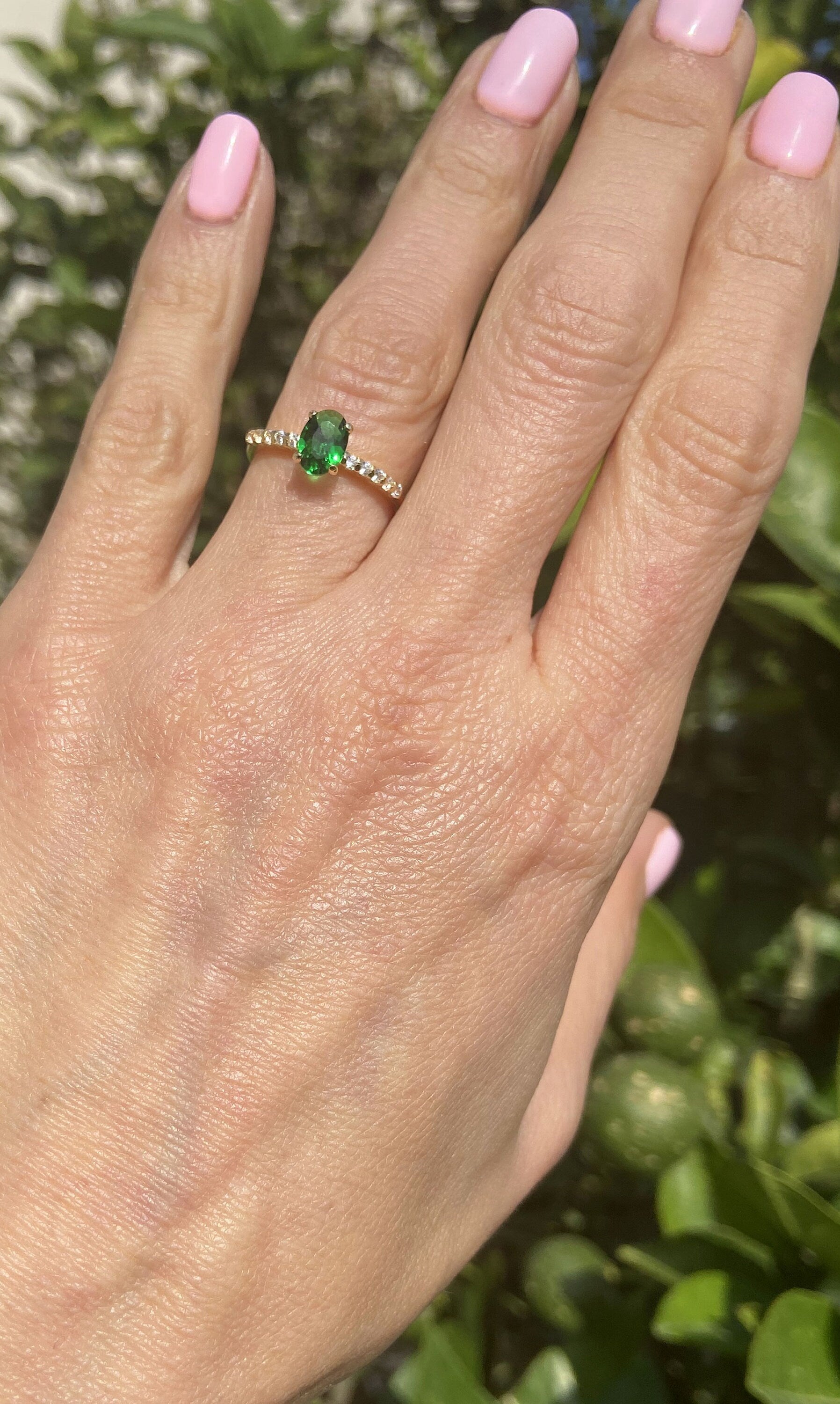 Oval Emerald Gemstone Delicate Ring with Clear Quartz Accents - H.L.Jewelry