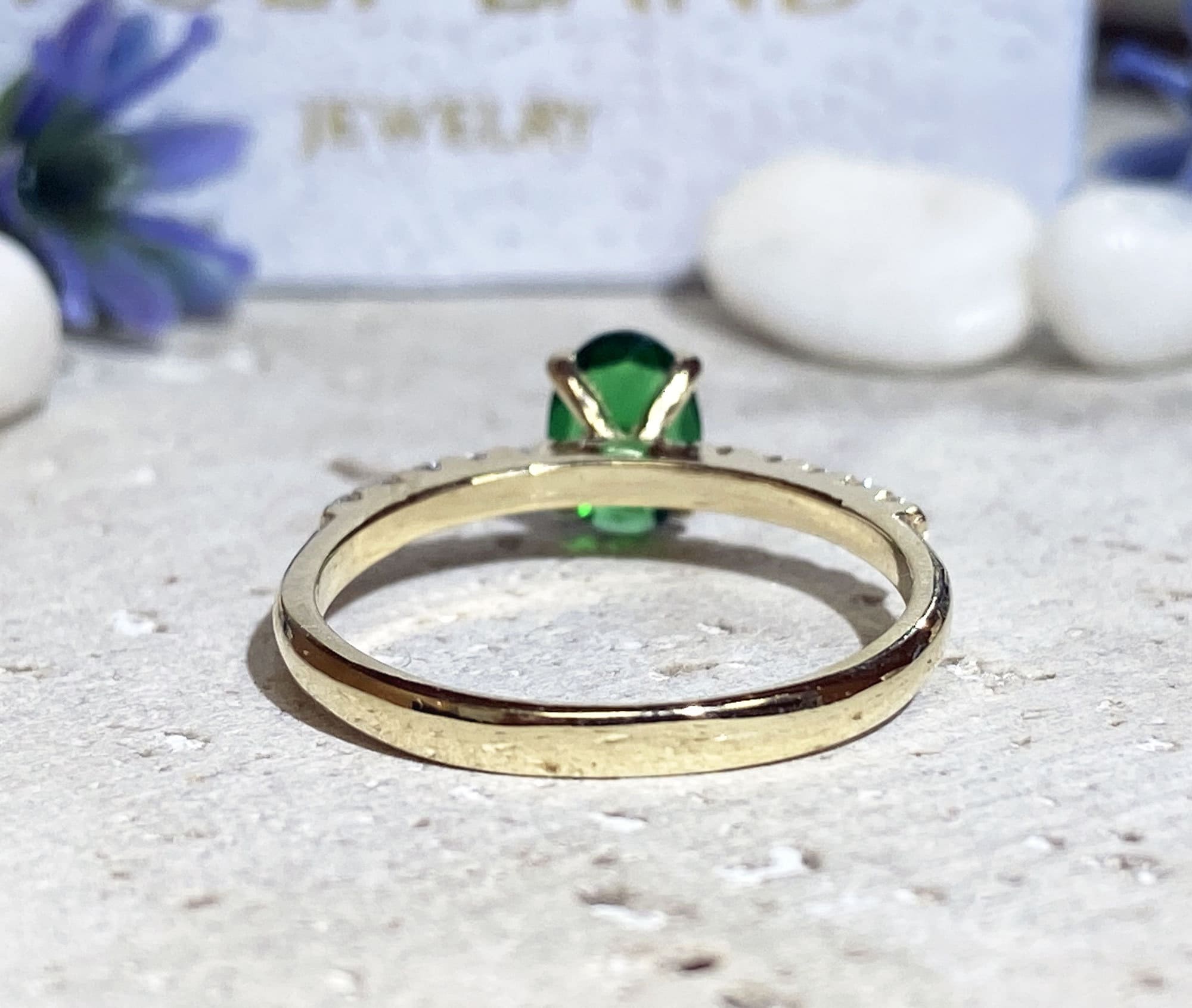 Oval Emerald Gemstone Delicate Ring with Clear Quartz Accents - H.L.Jewelry