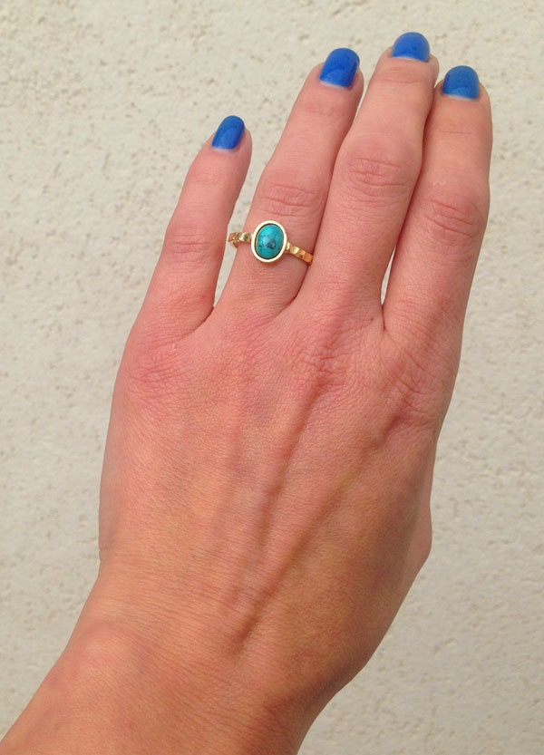 Oval Green Turquoise Hammered Band Simple Bezel Ring - H.L.Jewelry