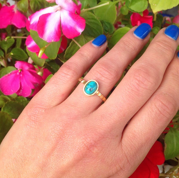 Oval Green Turquoise Hammered Band Simple Bezel Ring - H.L.Jewelry