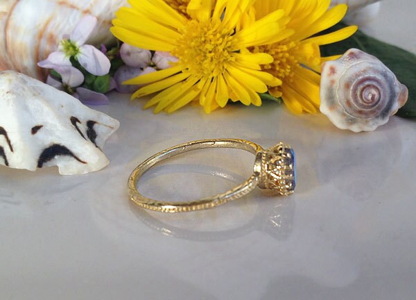Oval Labradorite Simple Hammered Band Ring - H.L.Jewelry