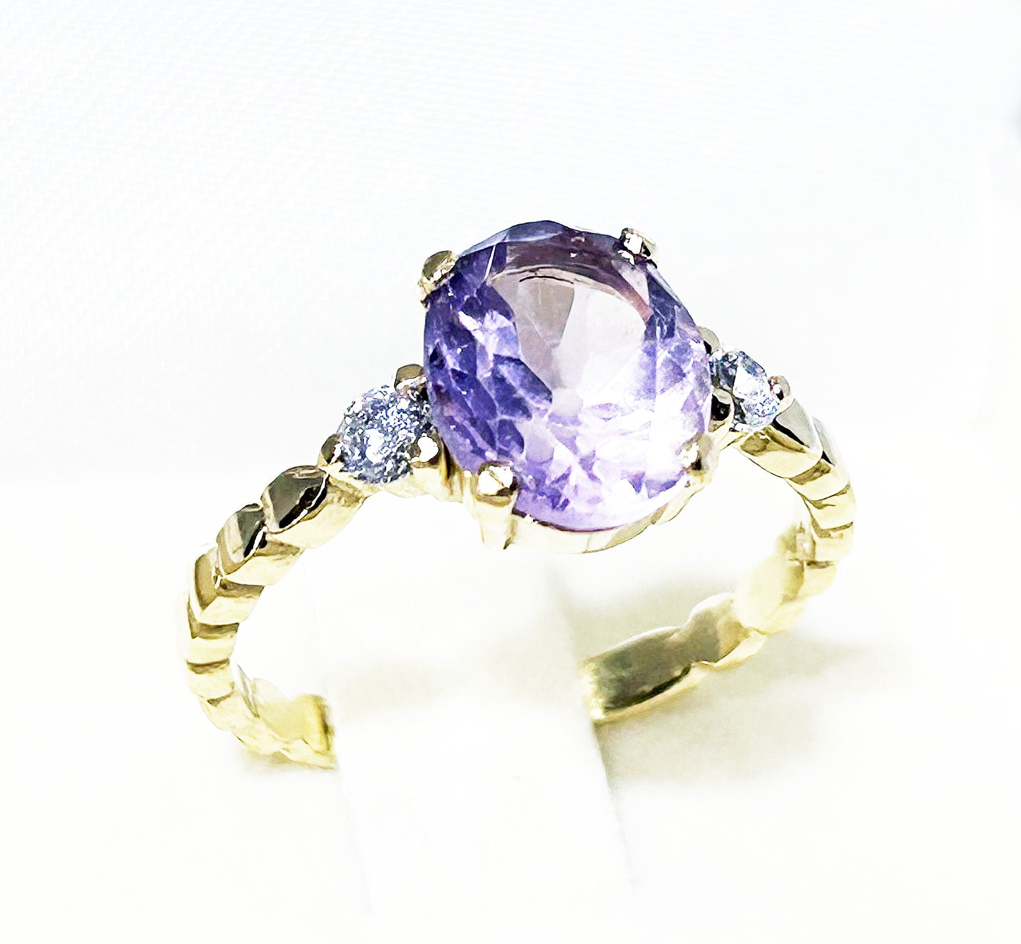 Oval Lavender Amethyst Gemstone Ring with Clear Quartz Accents - H.L.Jewelry