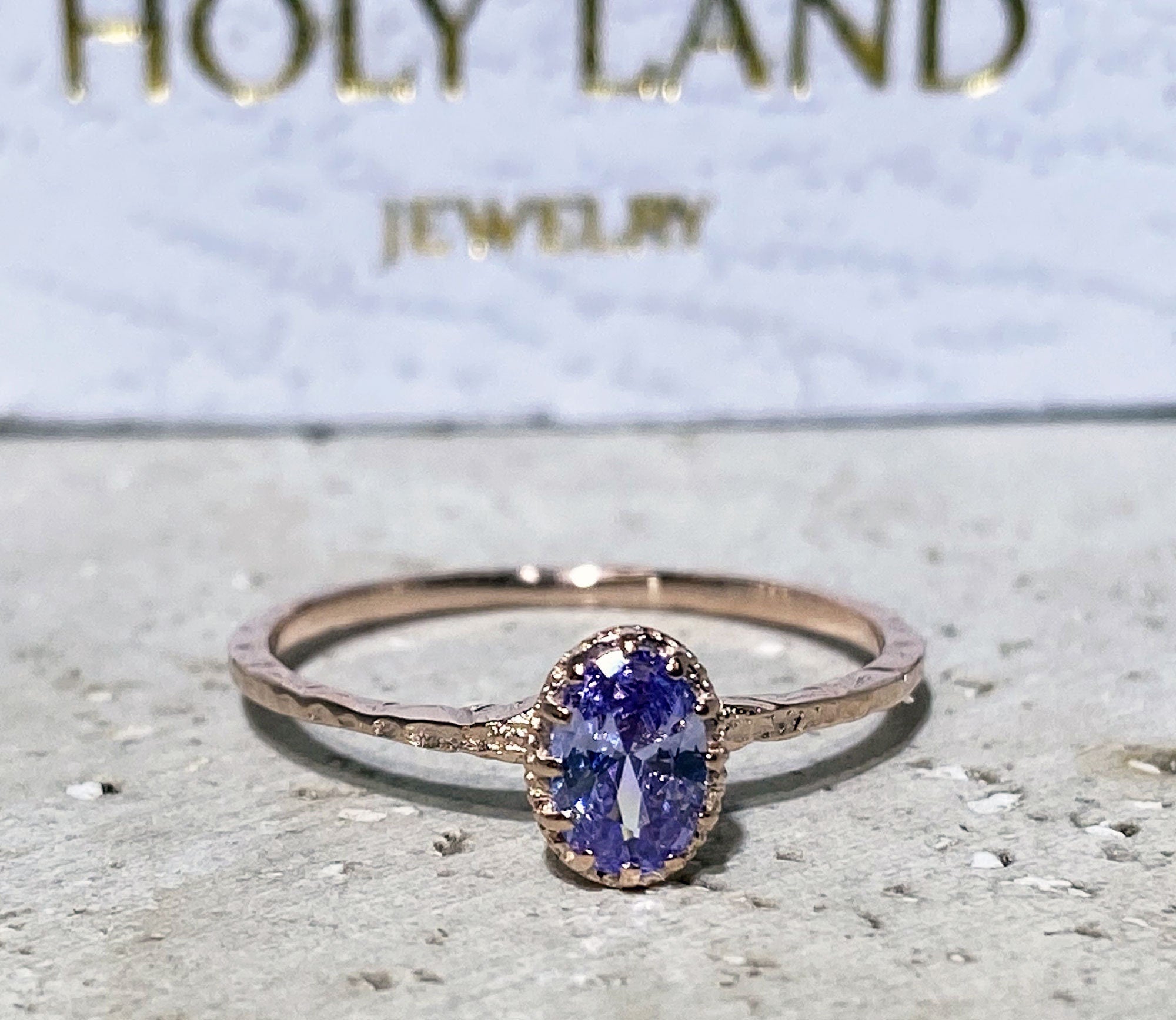 Oval Lavender Amethyst Simple Hammered Band Ring - H.L.Jewelry