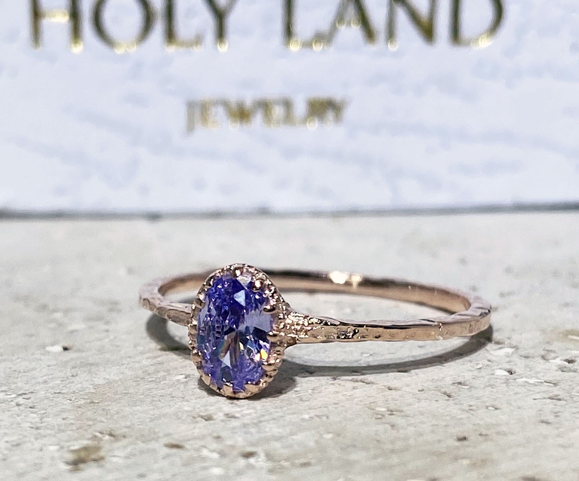 Oval Lavender Amethyst Simple Hammered Band Ring - H.L.Jewelry