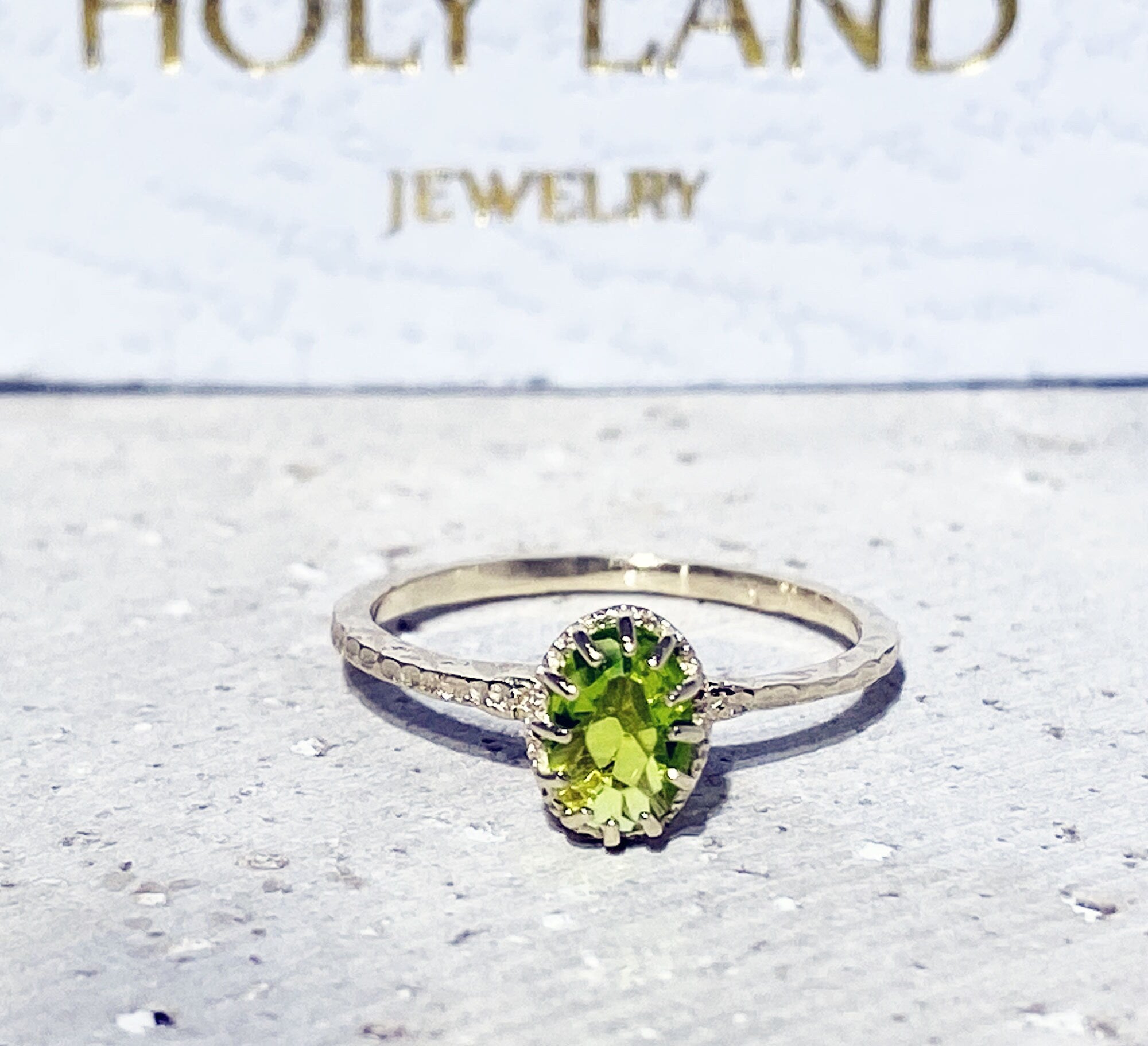 Oval Peridot Simple Hammered Band Ring - H.L.Jewelry