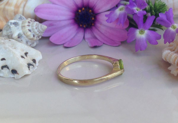 Oval Peridot Simple Stackable Ring - H.L.Jewelry