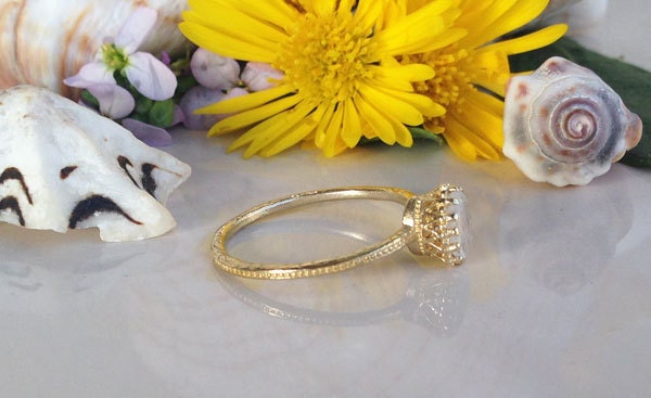 Oval Rainbow Moonstone Simple Hammered Band Ring - H.L.Jewelry