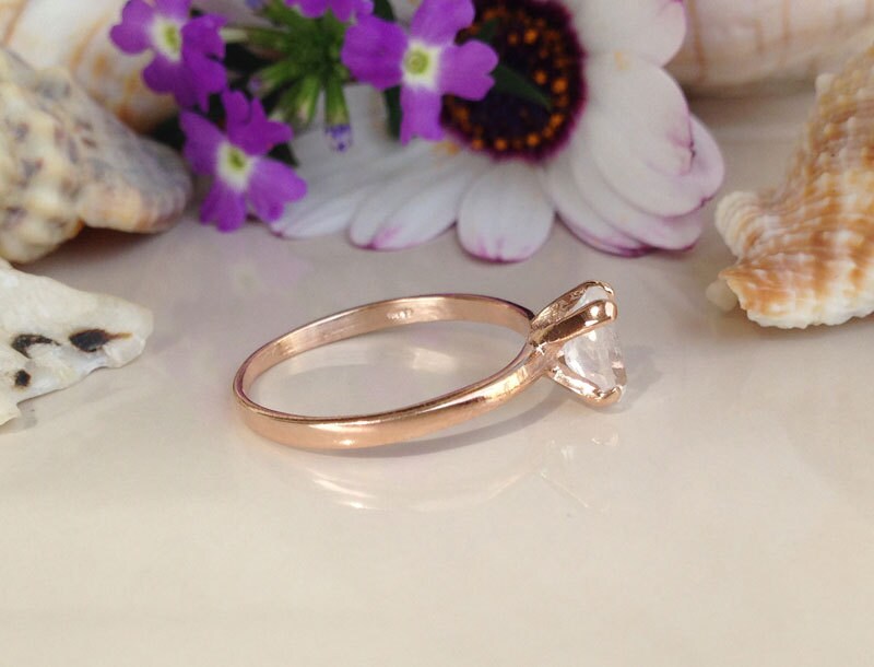 Oval Rainbow Moonstone Simple Solitaire Ring - H.L.Jewelry