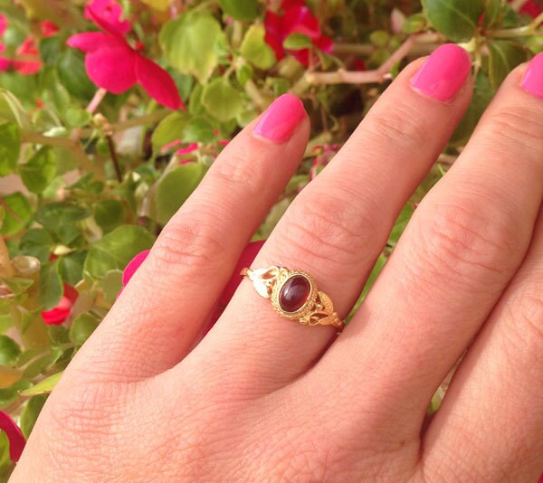 Oval Red Garnet Leaves Bezel Ring - H.L.Jewelry