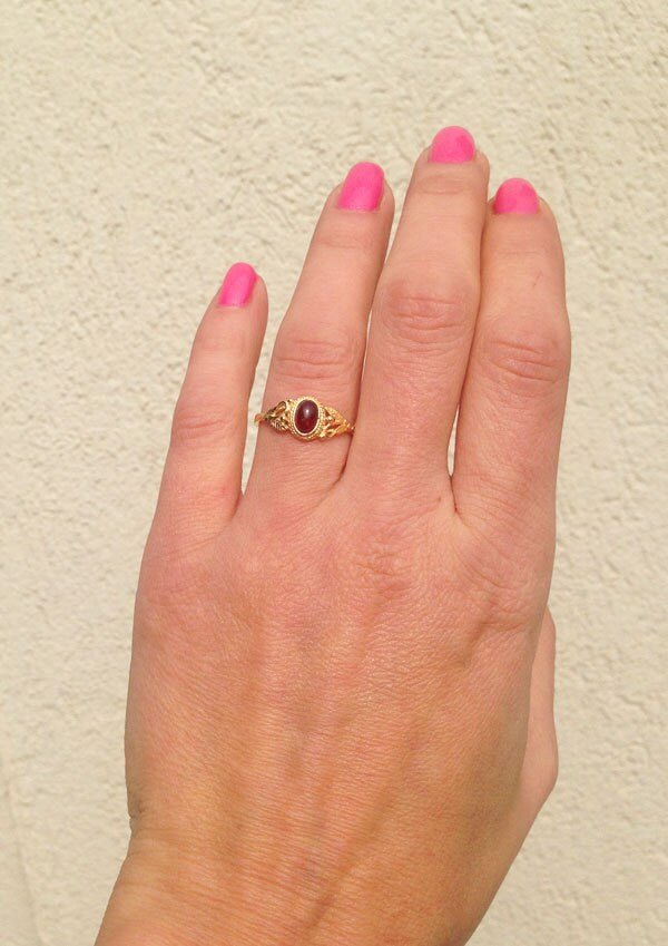 Oval Red Garnet Leaves Bezel Ring - H.L.Jewelry