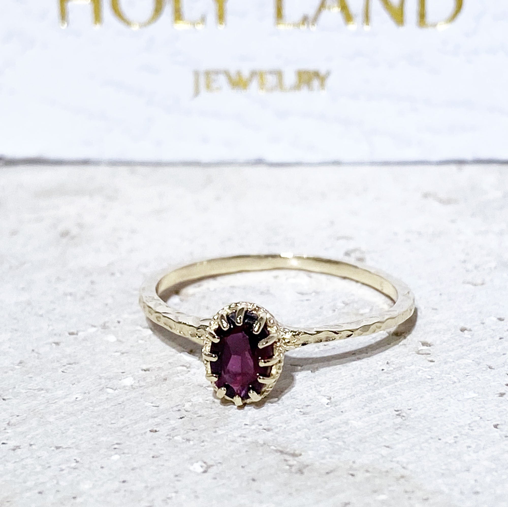 Oval Red Garnet Simple Hammered Band Ring - H.L.Jewelry