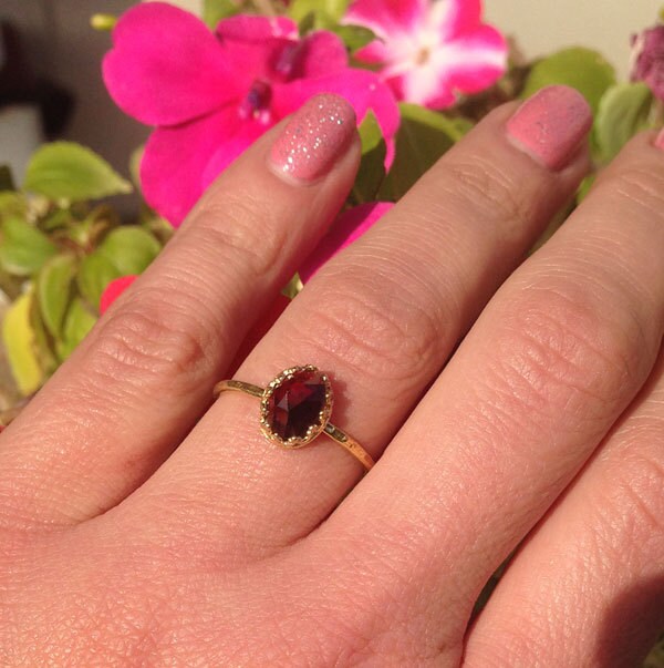 Oval Red Garnet Simple Hammered Band Ring - H.L.Jewelry
