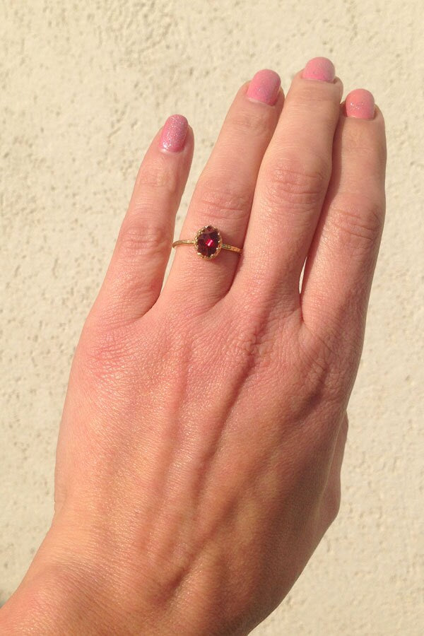 Oval Red Garnet Simple Hammered Band Ring - H.L.Jewelry