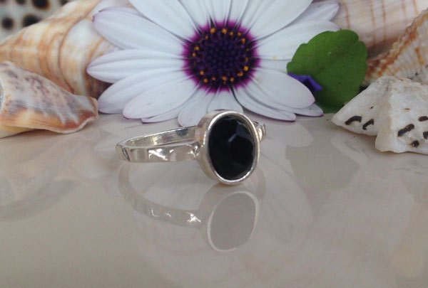 Oval Rose Cut Black Onyx Simple Hammered Band Ring - H.L.Jewelry