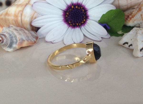 Oval Rose Cut Black Onyx Simple Hammered Band Ring - H.L.Jewelry