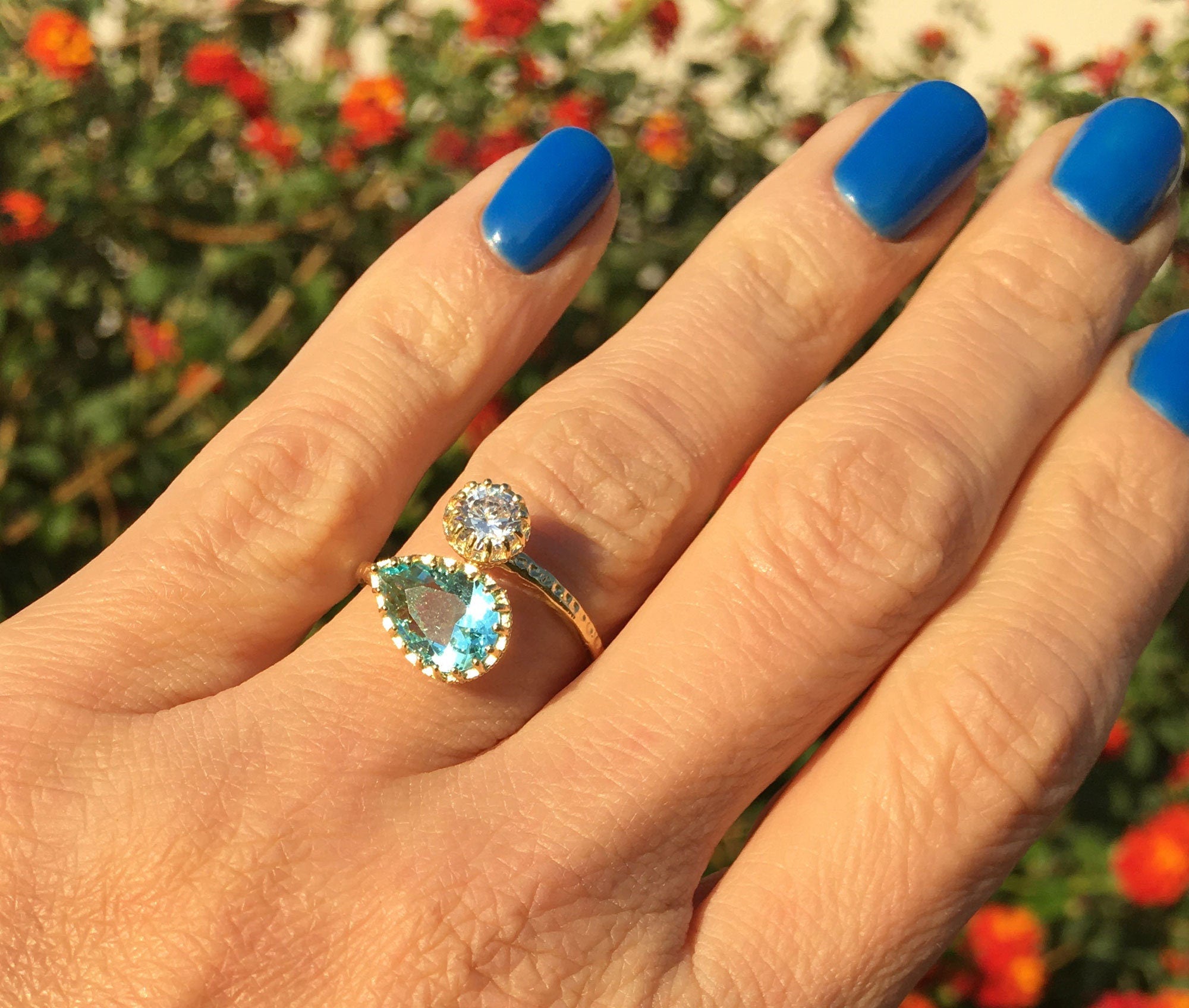 Pear-Shaped Aquamarine & Round Clear Quartz Adjustable Hammered Band Ring - H.L.Jewelry