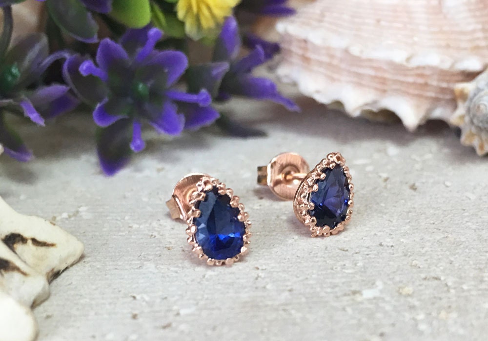 Pear-Shaped Blue Sapphire Simple Stud Earrings - H.L.Jewelry