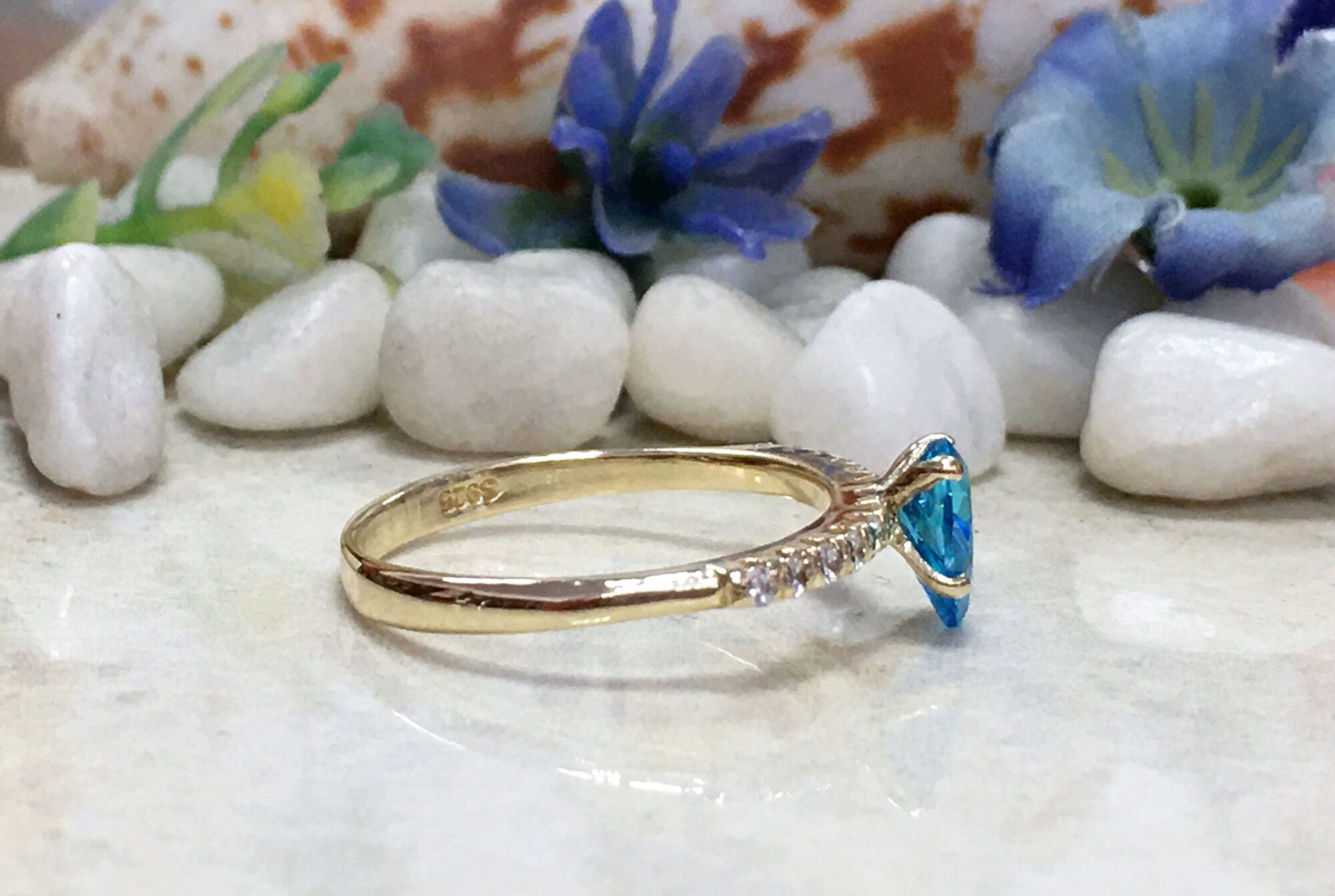 Pear-Shaped Blue Topaz Delicate Ring with Clear Quartz Accents - H.L.Jewelry