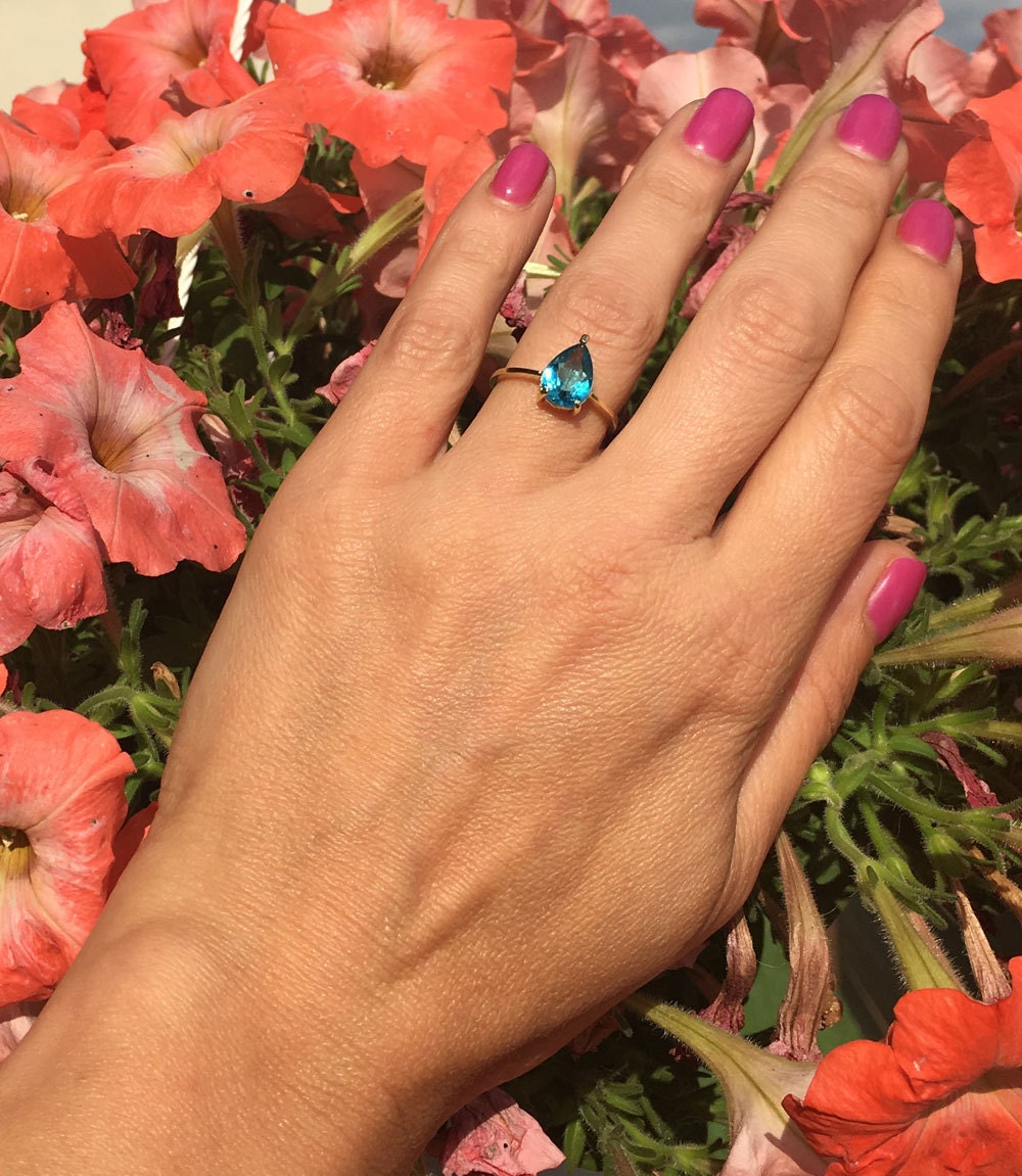 Pear-Shaped Blue Topaz Lace Setting Ring - H.L.Jewelry