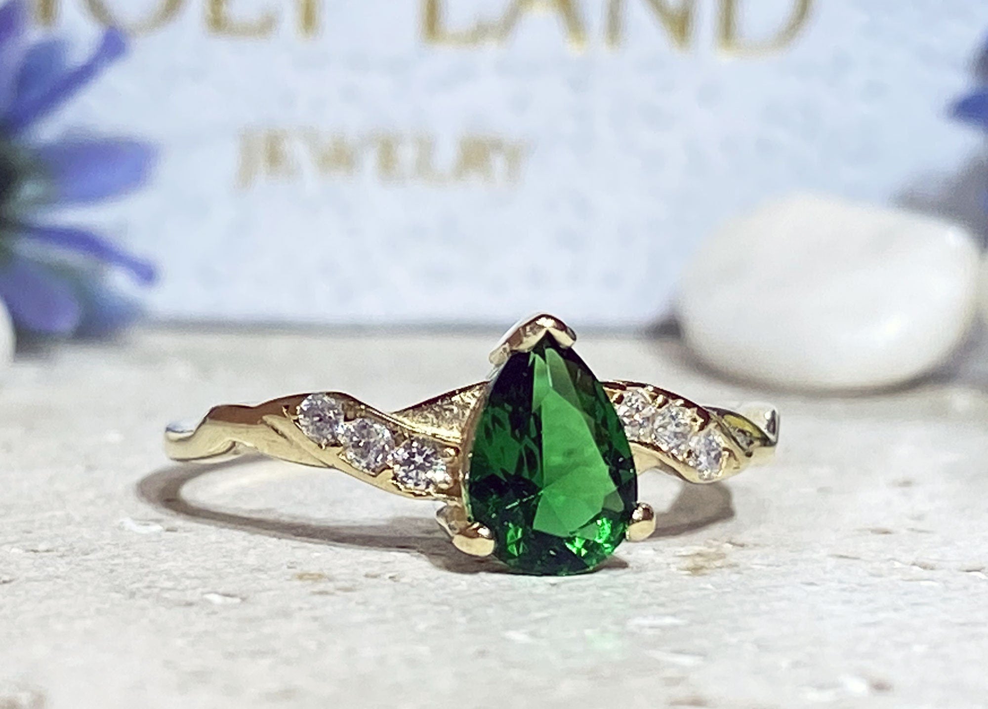 Pear-Shaped Emerald Delicate Simple Ring with Clear Quartz Accents - H.L.Jewelry